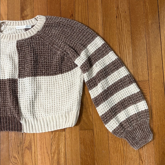 Altar'd State Two-Tone Brown Cream Sweater Soft Knit Cropped Size Small - Picture 3 of 8